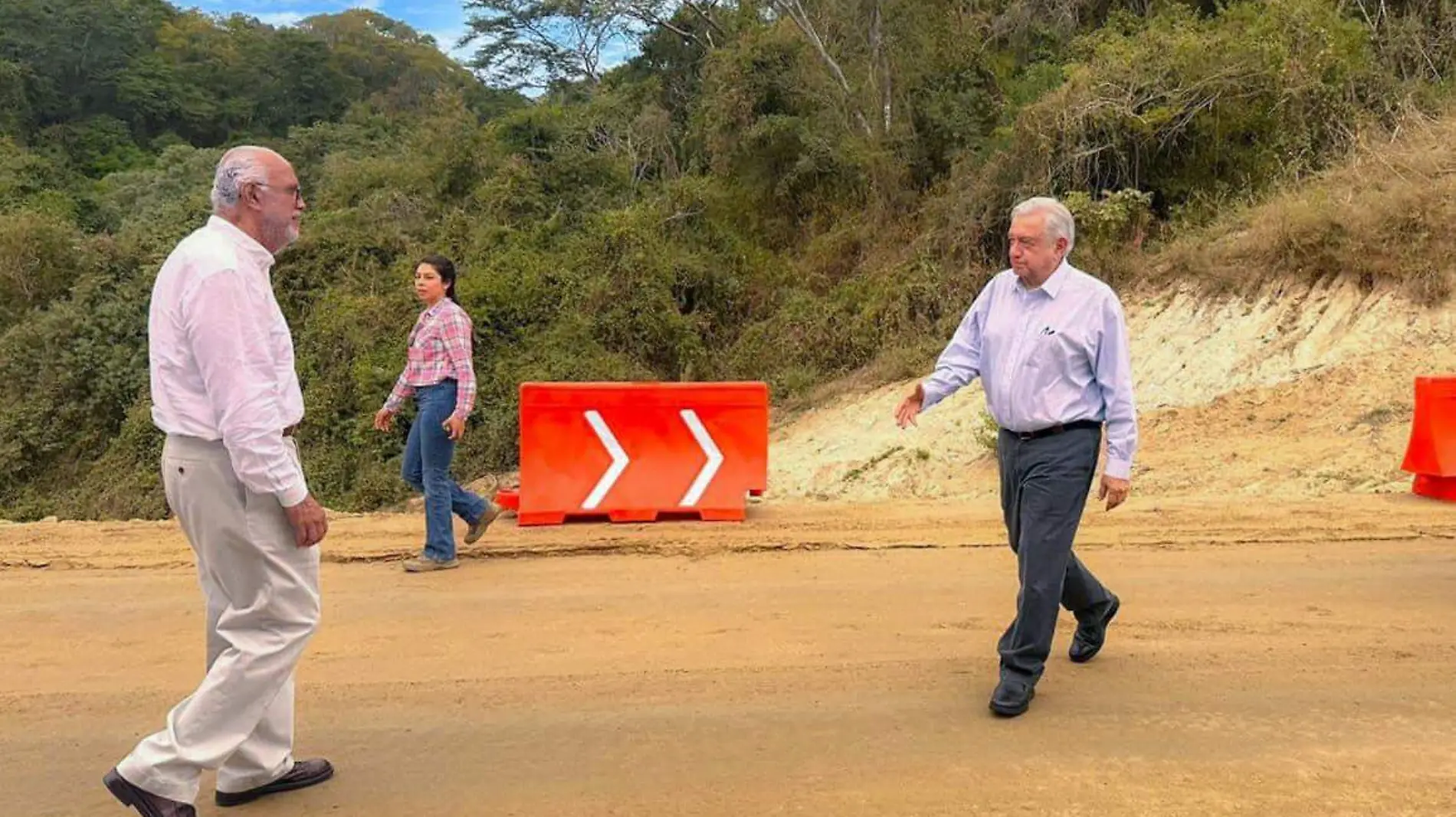 López Obrador y Miguel Ángel Navarro